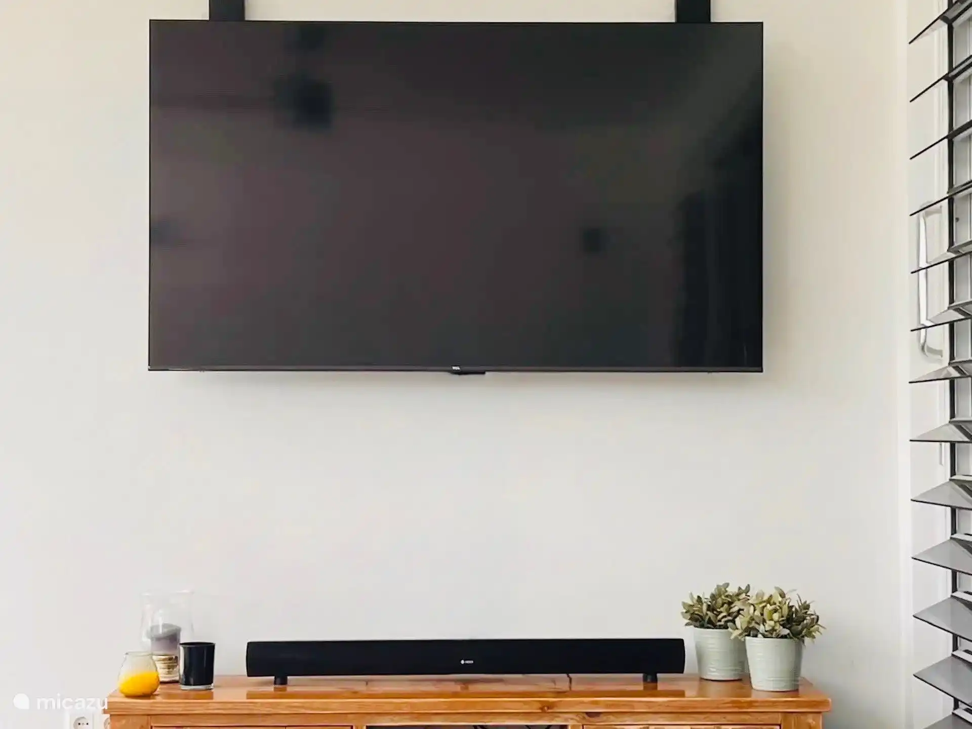 Un joli coin télé dehors sur la terrasse !