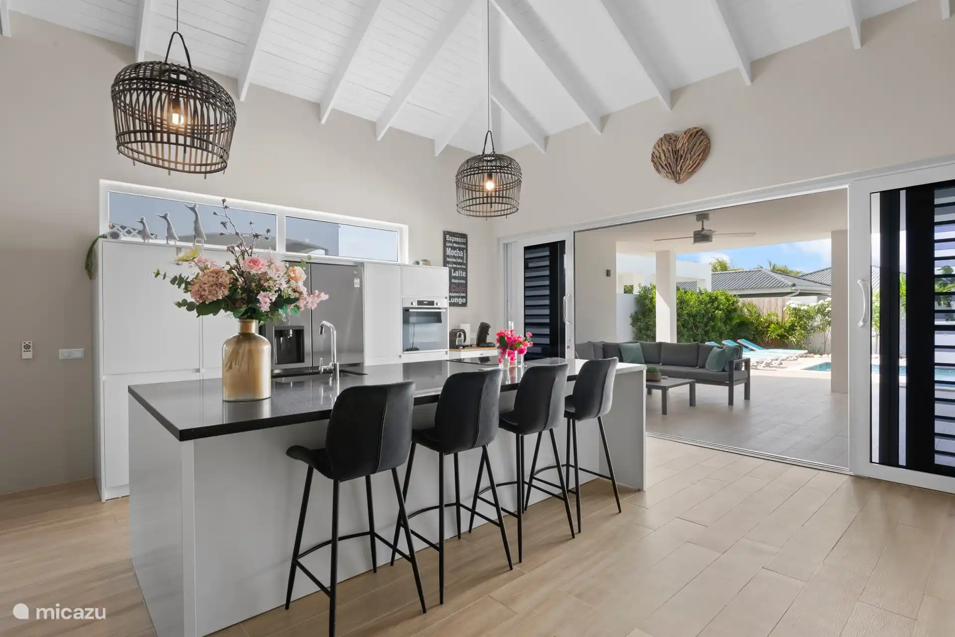 Large kitchen with breakfast bar