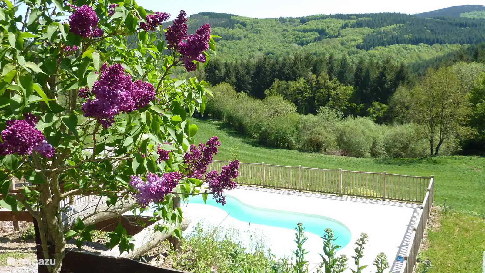 Piscine au camping Lacanal