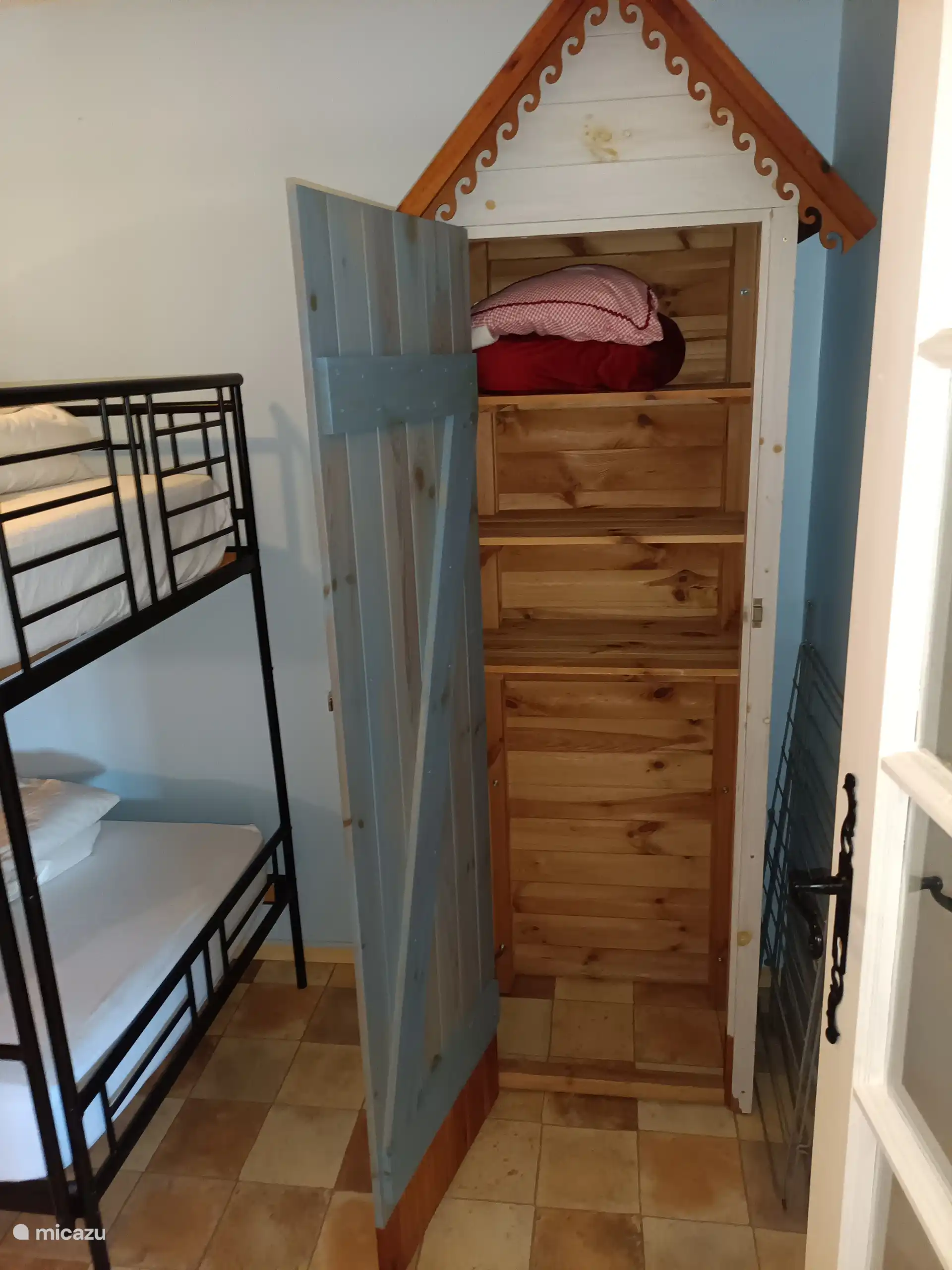 Petit placard de chambre