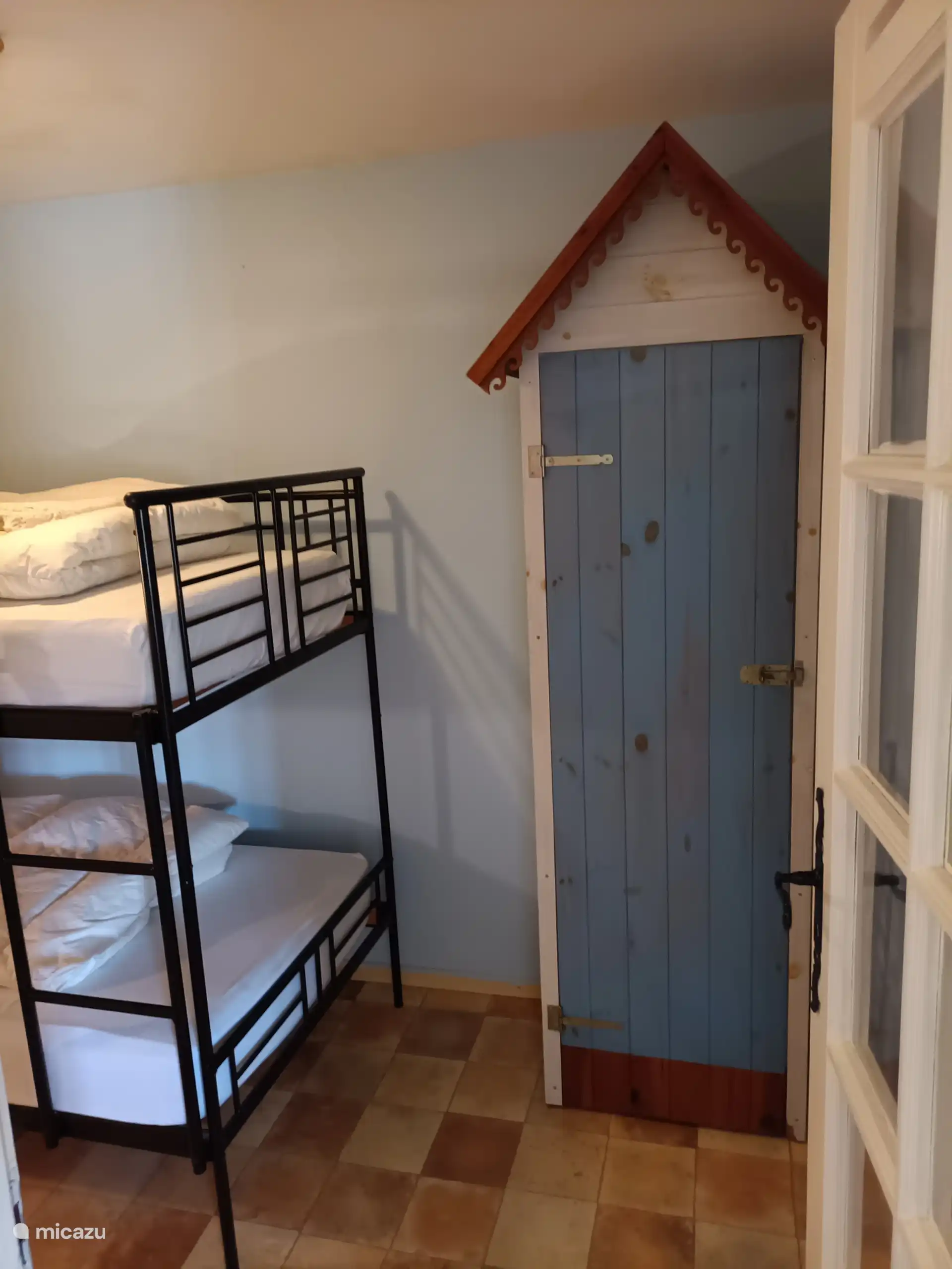 Chambre avec placard