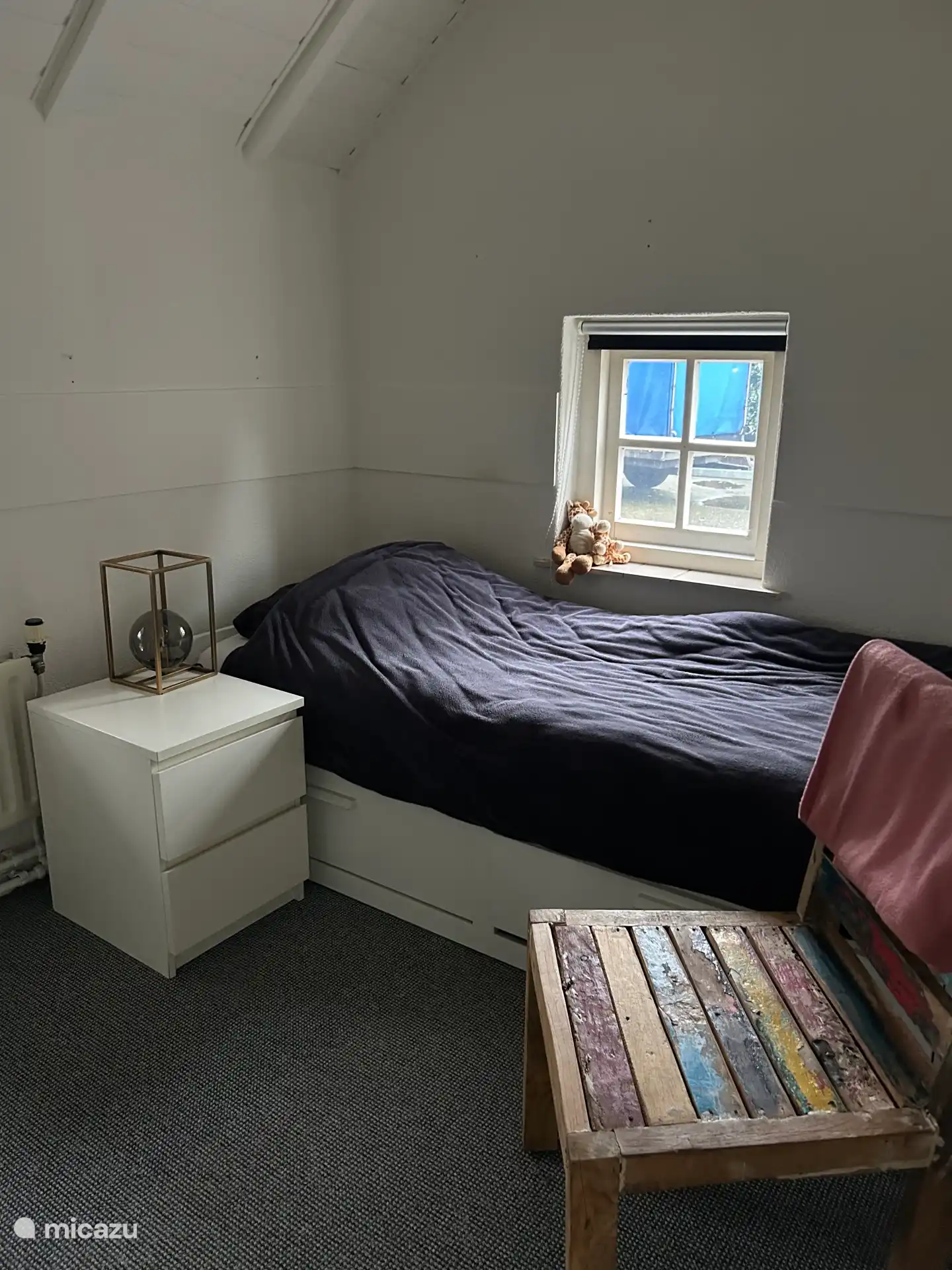 Slaapkamer 2. Met 1 persoonsbed. Die uitgeschoven kan worden voor 2 persoons 