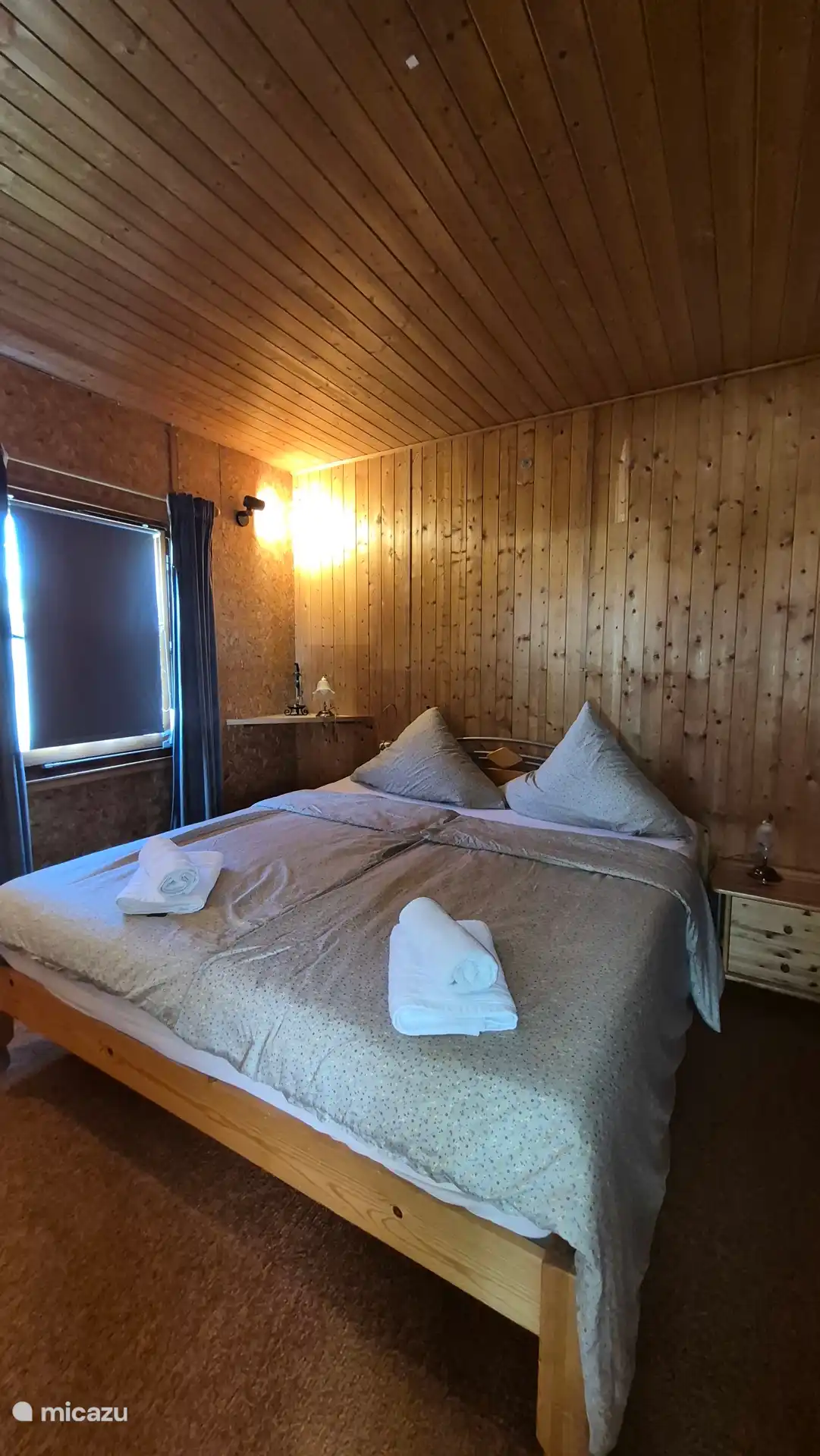 Dormitorio con cama de 180x200m