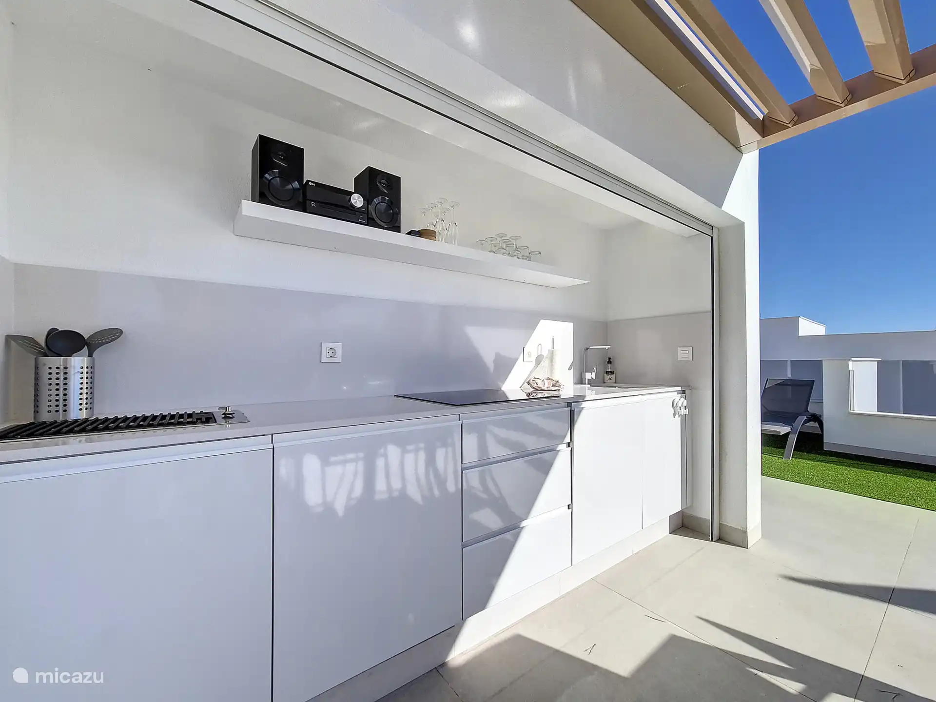 Buitenkeuken op zonneterras