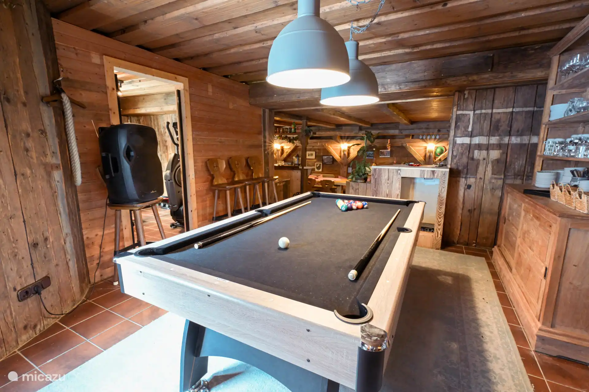 Stube with pool table