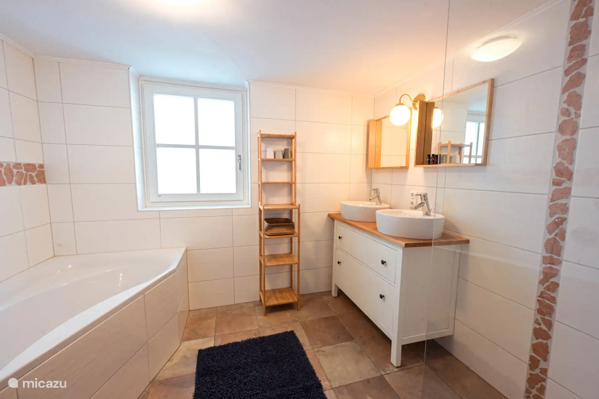 Extra spacious bathroom with bath