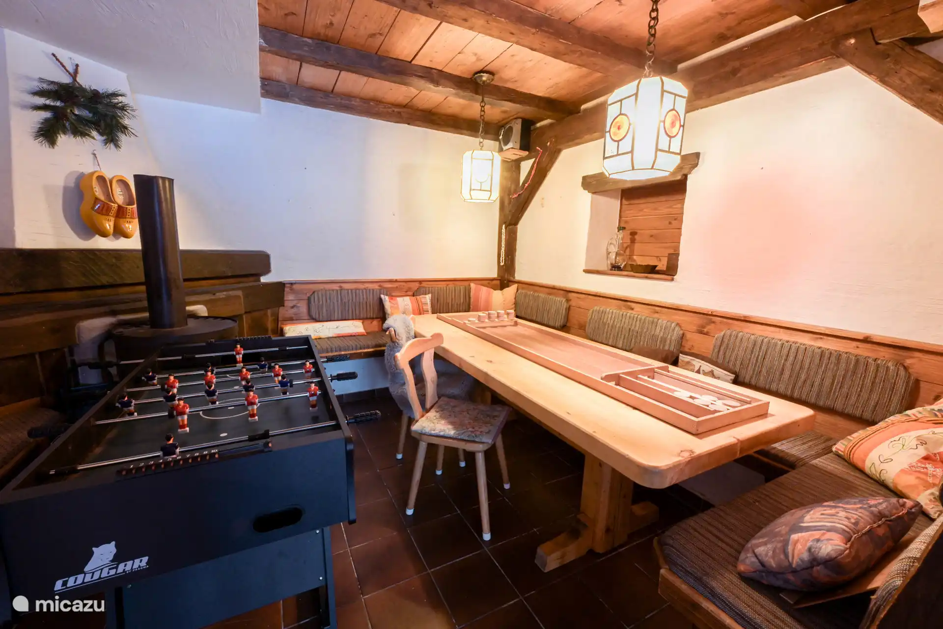 Children's play corner in the Stube with shuffleboard and football game