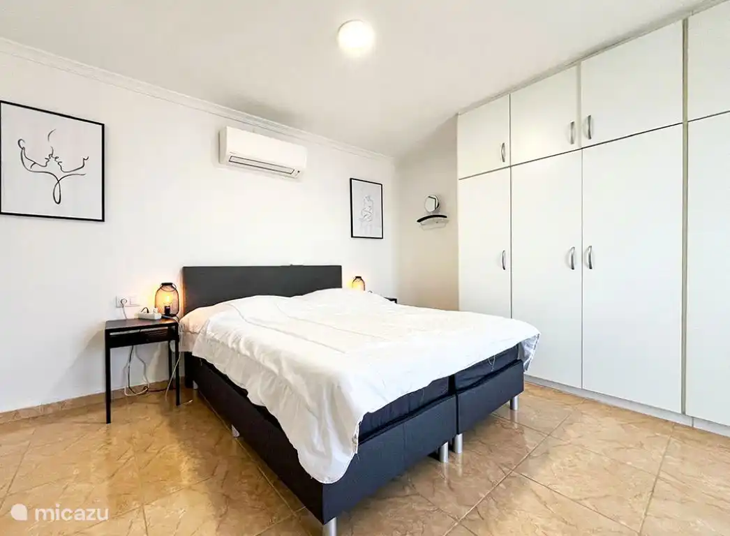 3º dormitorio, el más grande, con un balcón amplio y espacio para armarios