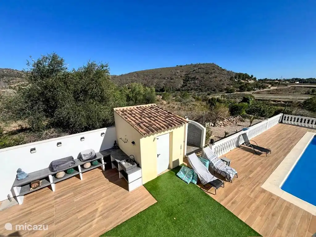 Casa de bombas con ducha exterior