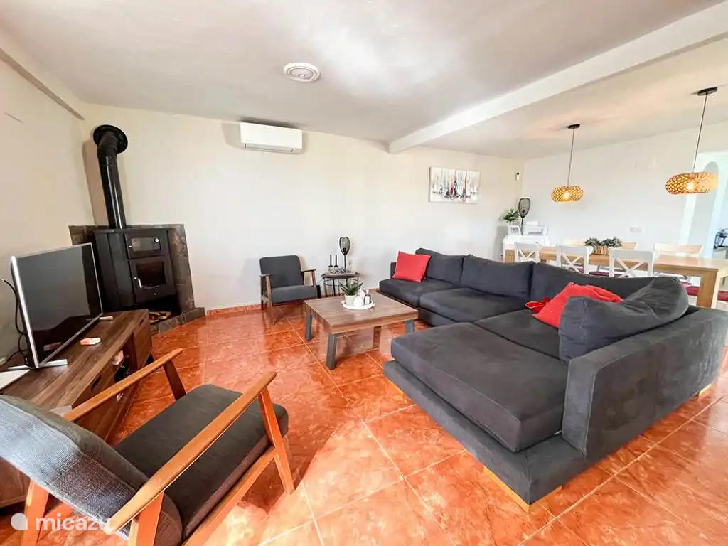 Salón con televisión