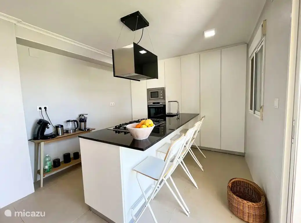 Cocina con isla de cocina