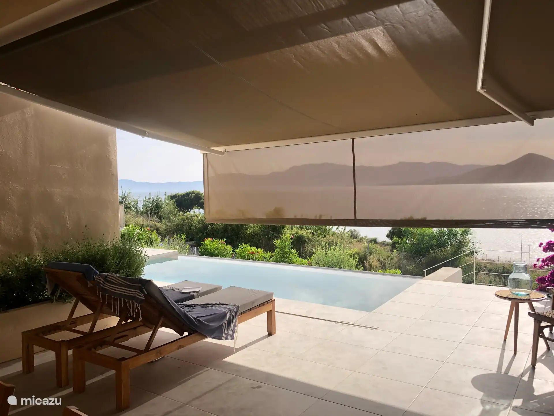 The fantastic shade in the balcony area