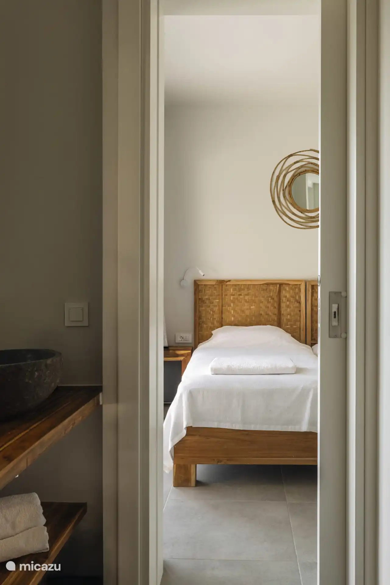 The shared bathroom between the guest rooms, with a separated toilet 