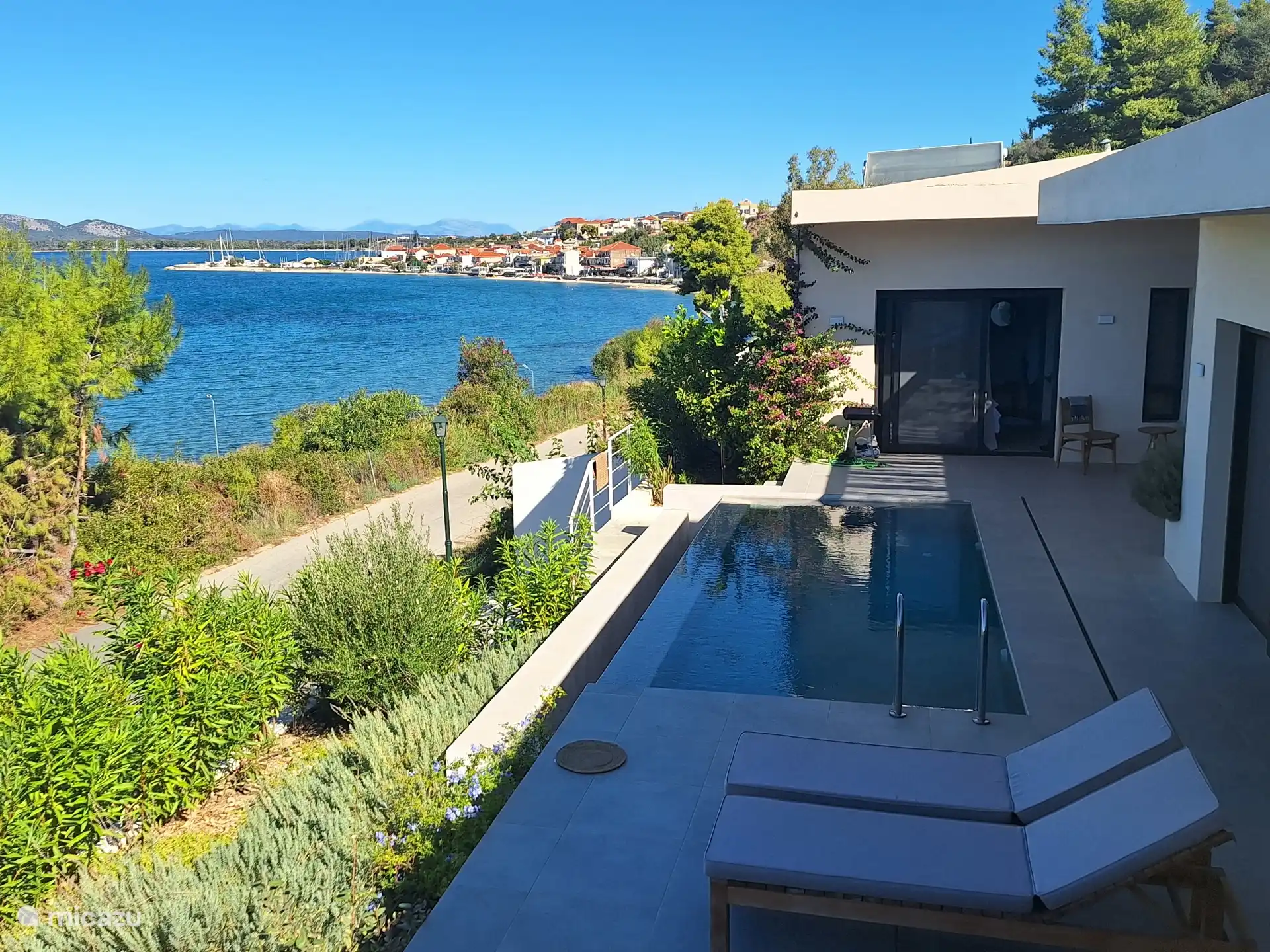 Fantastic location where the promenade starts on your doorstep, in 3 min walking you will find your first fish taverna. View of the town harbour 