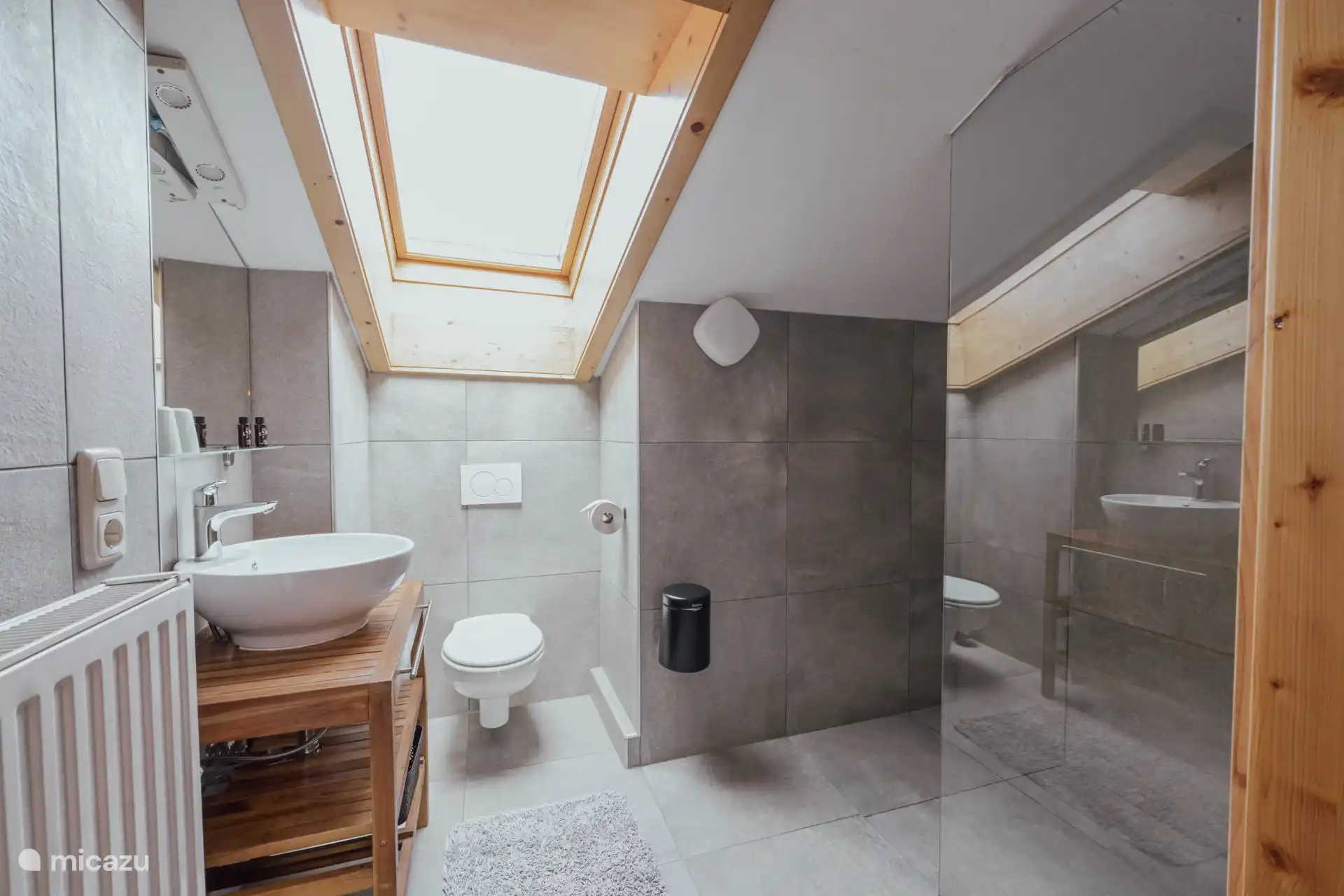 Spacious bathroom in bedroom 1