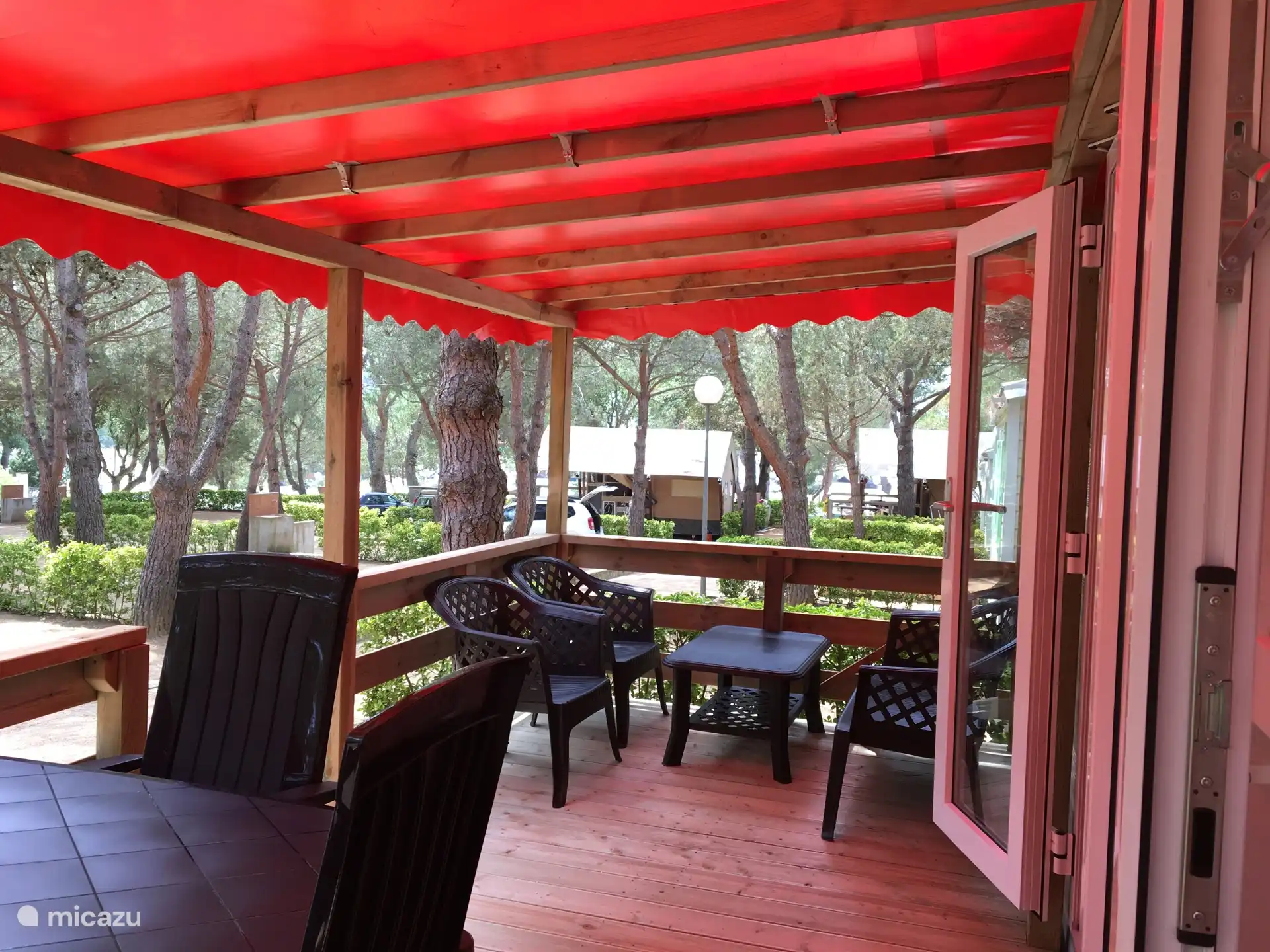 Große überdachte Veranda