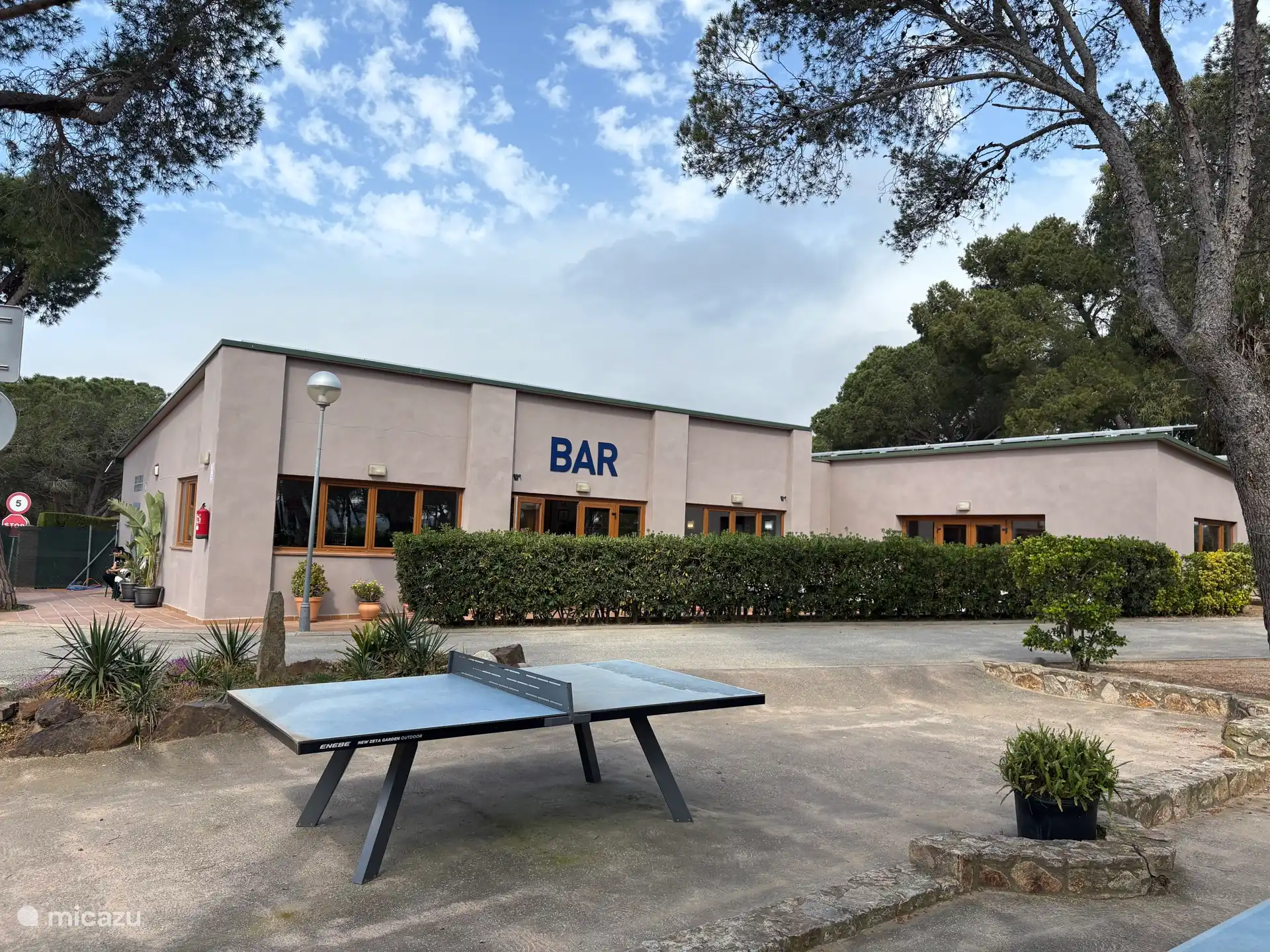 Bar und Restaurant vor Ort.