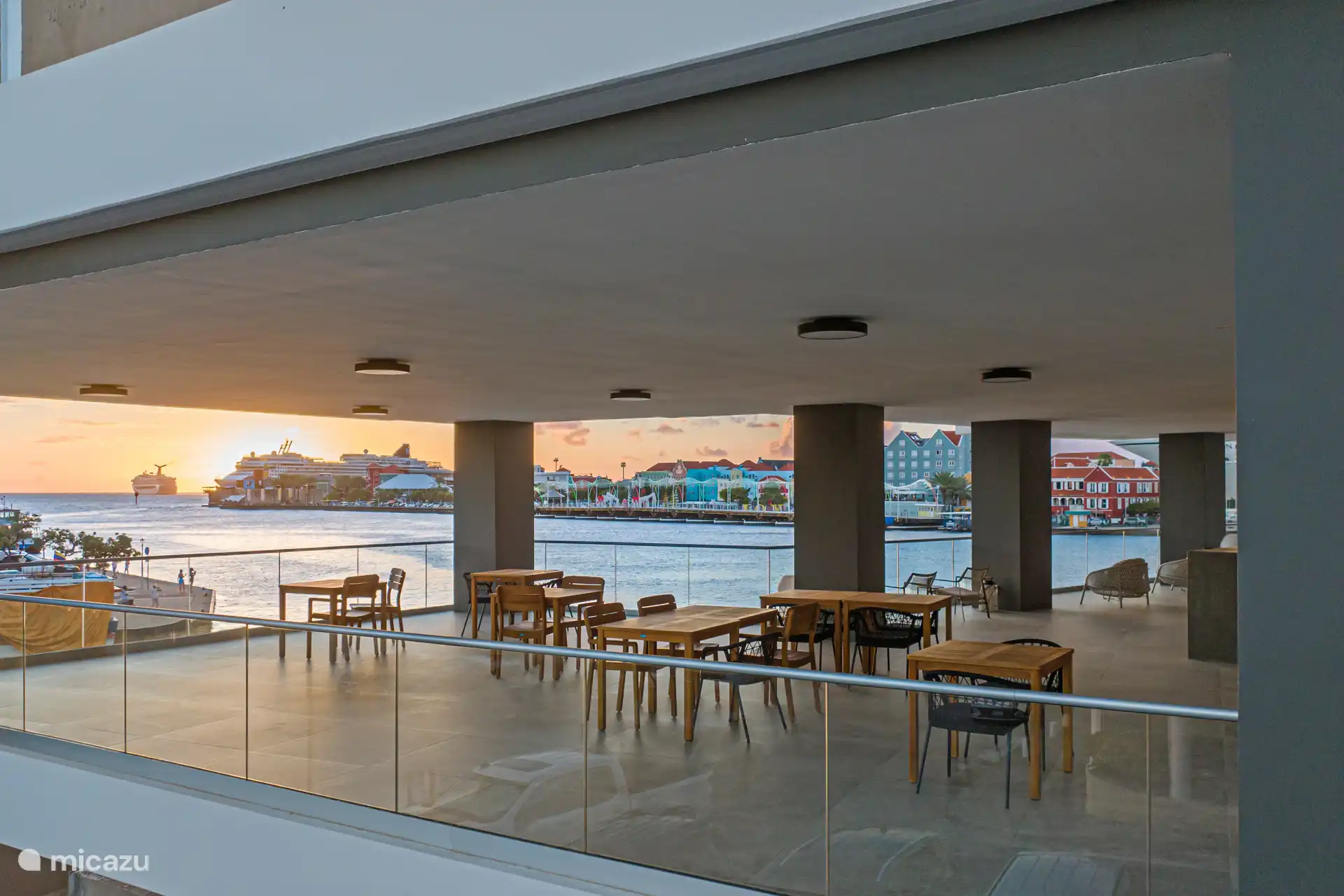 Wunderschöne Sonnenuntergänge sind inklusive.