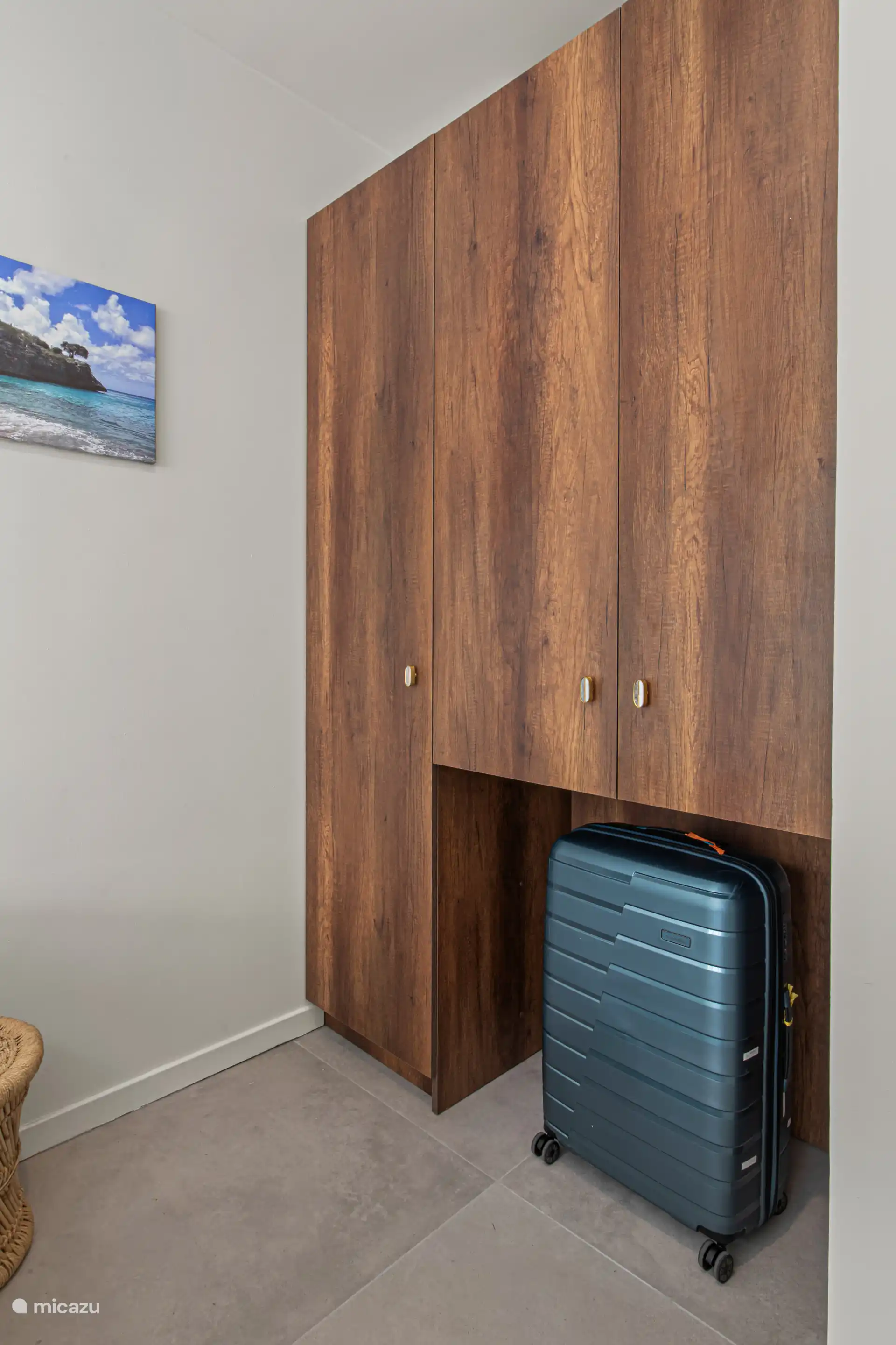 Das Hauptschlafzimmer verfügt über einen geräumigen Einbauschrank