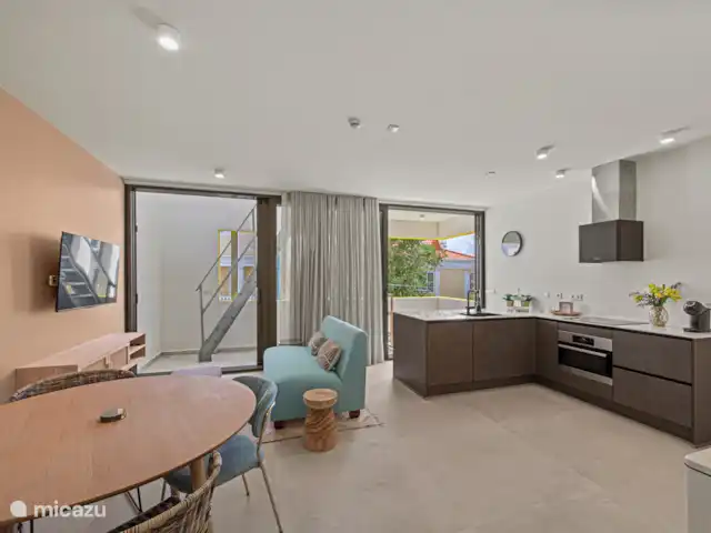 The Wharf 1D - au cœur de Willemstad | Curaçao, Curaçao-Centre, Willemstad - appartement Salon ouvert avec cuisine.