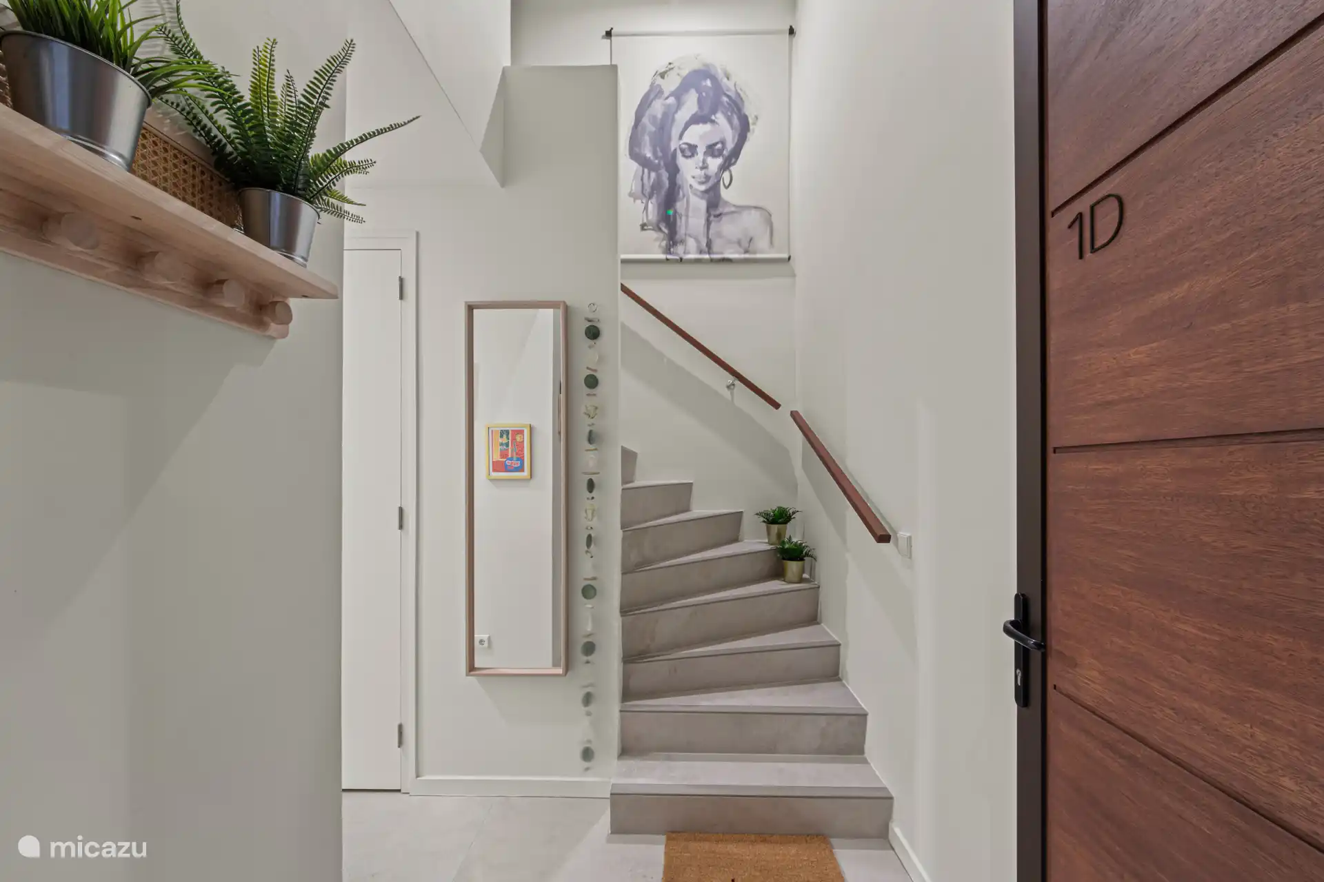 Die Wohnung besteht aus 3 Etagen.