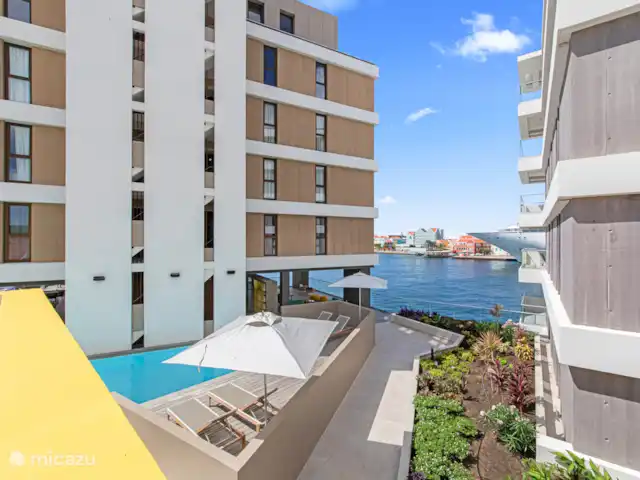 The Wharf 1D - au cœur de Willemstad | Curaçao, Curaçao-Centre, Willemstad - appartement Vue de l’entrée du port depuis votre terrasse sur le toit.