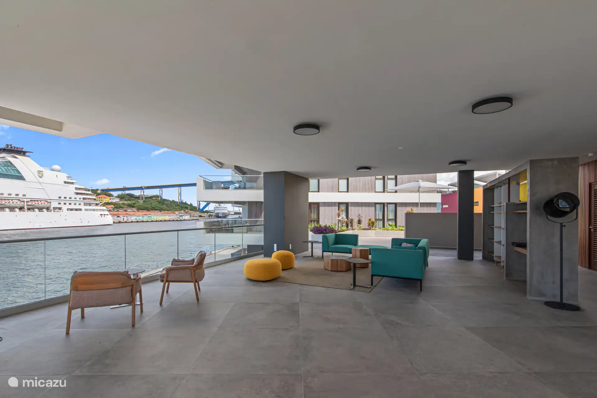 Sehen Sie Schiffe aus nächster Nähe kommen und gehen!