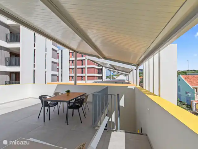 The Wharf 1D - au cœur de Willemstad | Curaçao, Curaçao-Centre, Willemstad - appartement Vous accédez au toit-terrasse par un escalier privé.