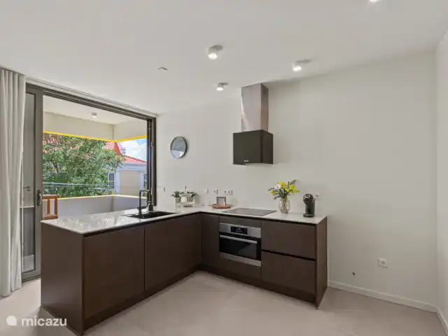 The Wharf 1D - au cœur de Willemstad | Curaçao, Curaçao-Centre, Willemstad - appartement La cuisine est entièrement équipée avec des appareils modernes.