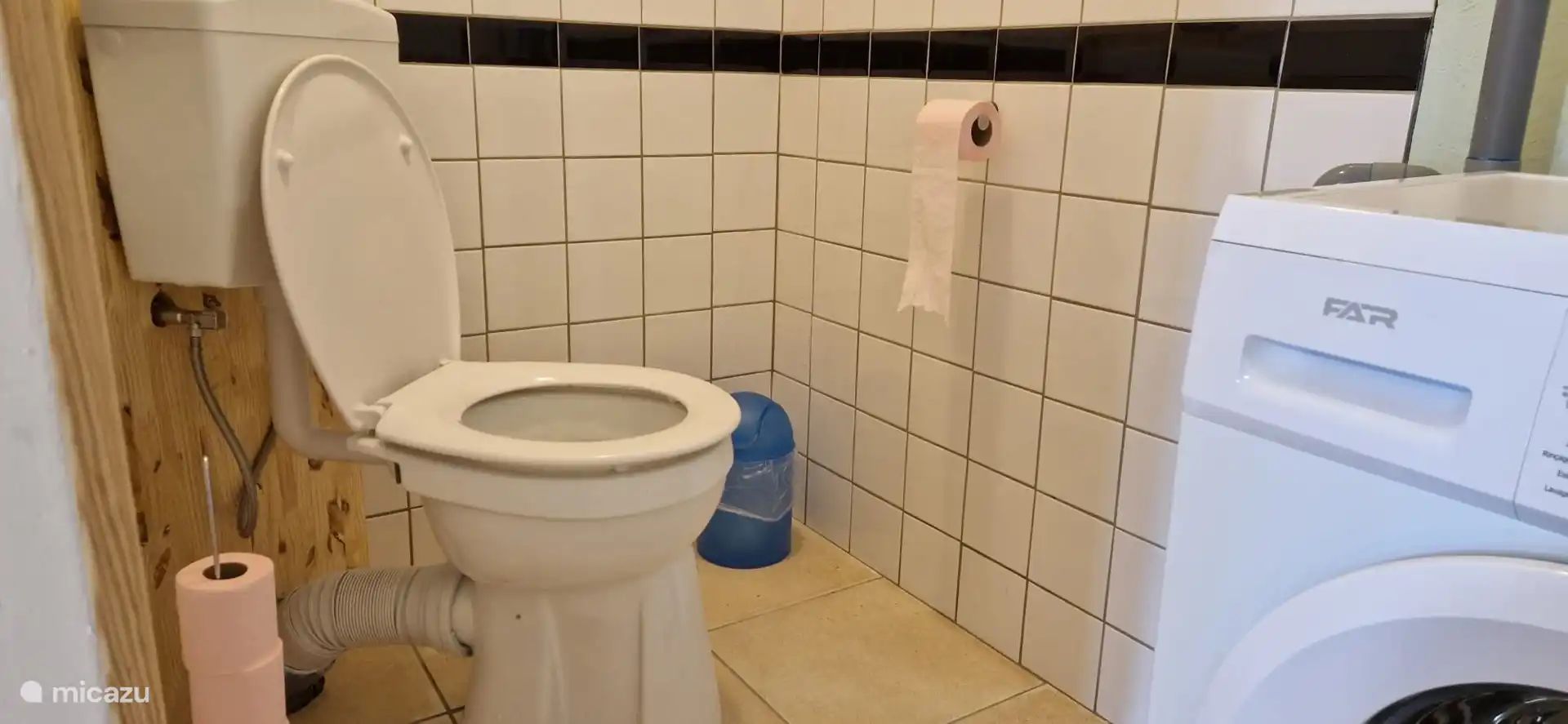 Zweite Toilette mit Waschmaschine