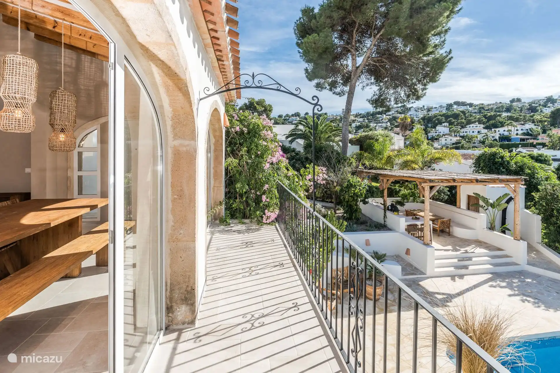 Balkon vor dem Wohnzimmer.