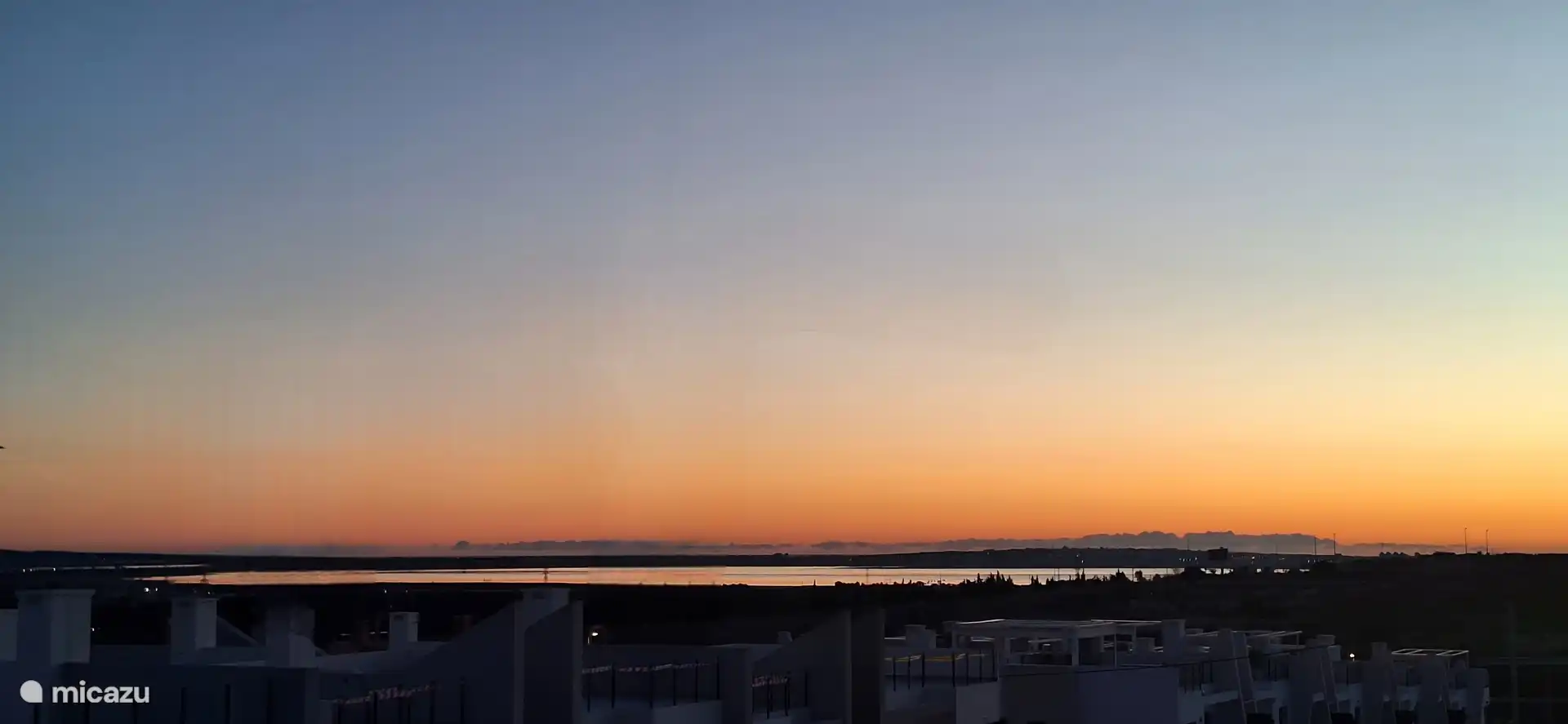 Uitzicht vanaf het solarium op het Roze Meer