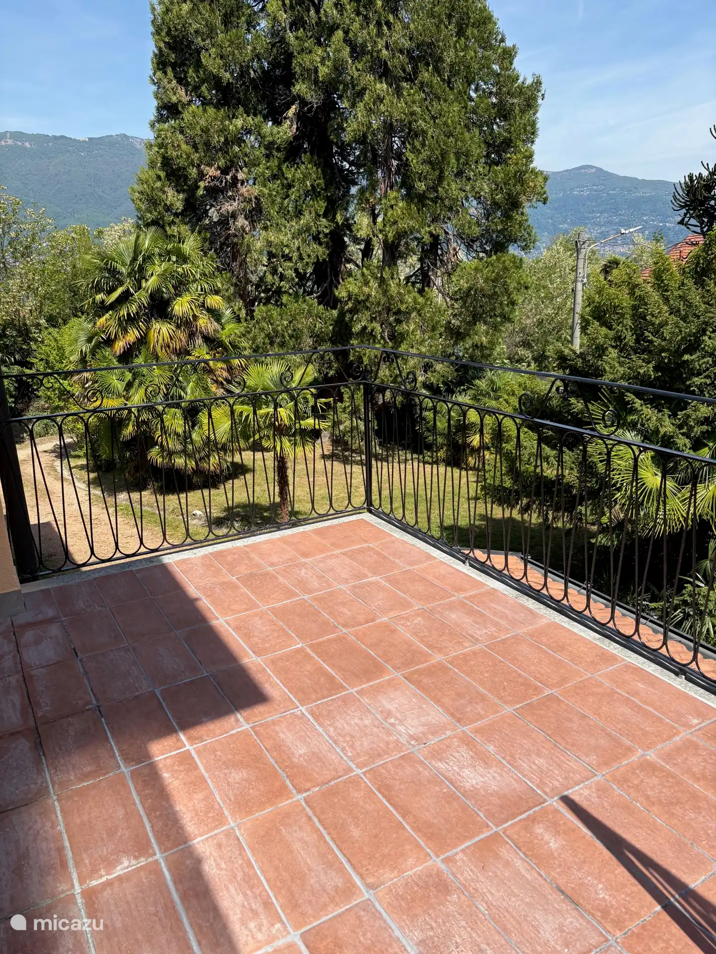 balcon avec vue sur le lac