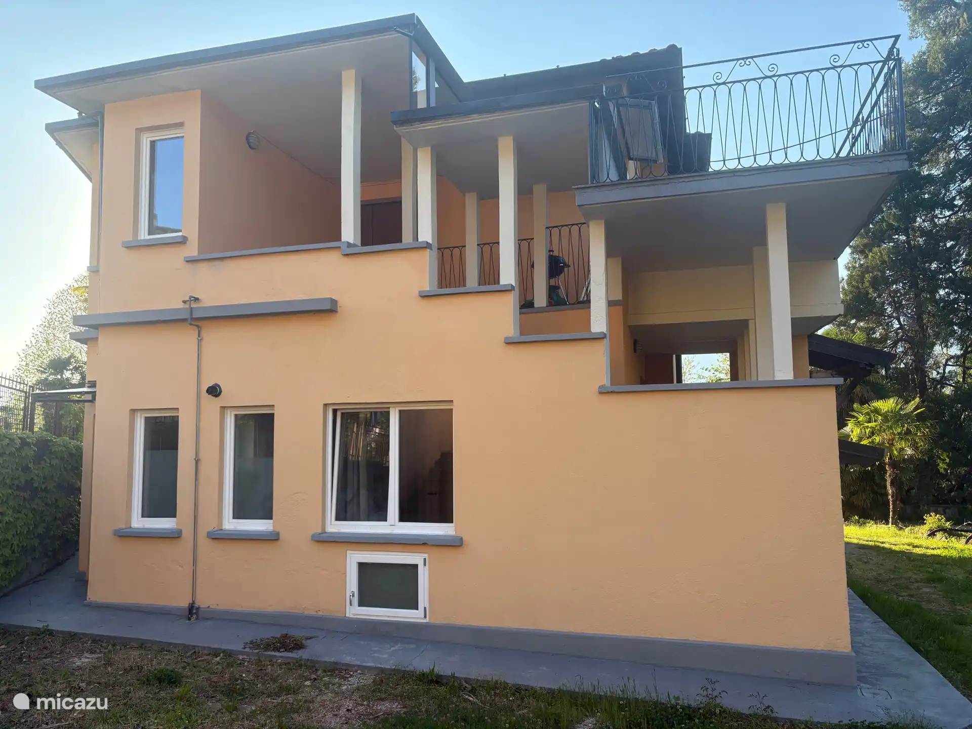 Villa auf der Rückseite 