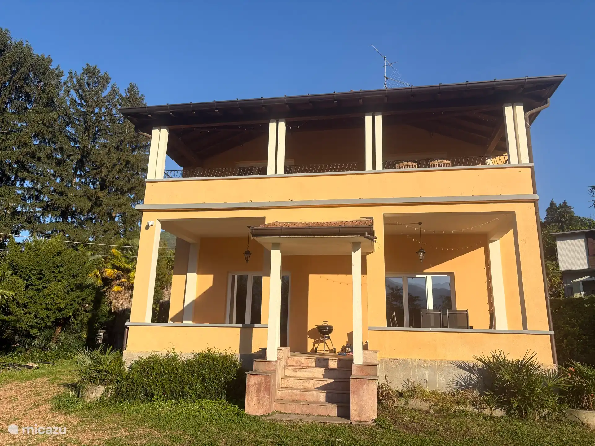 Villa mit Frontansicht
