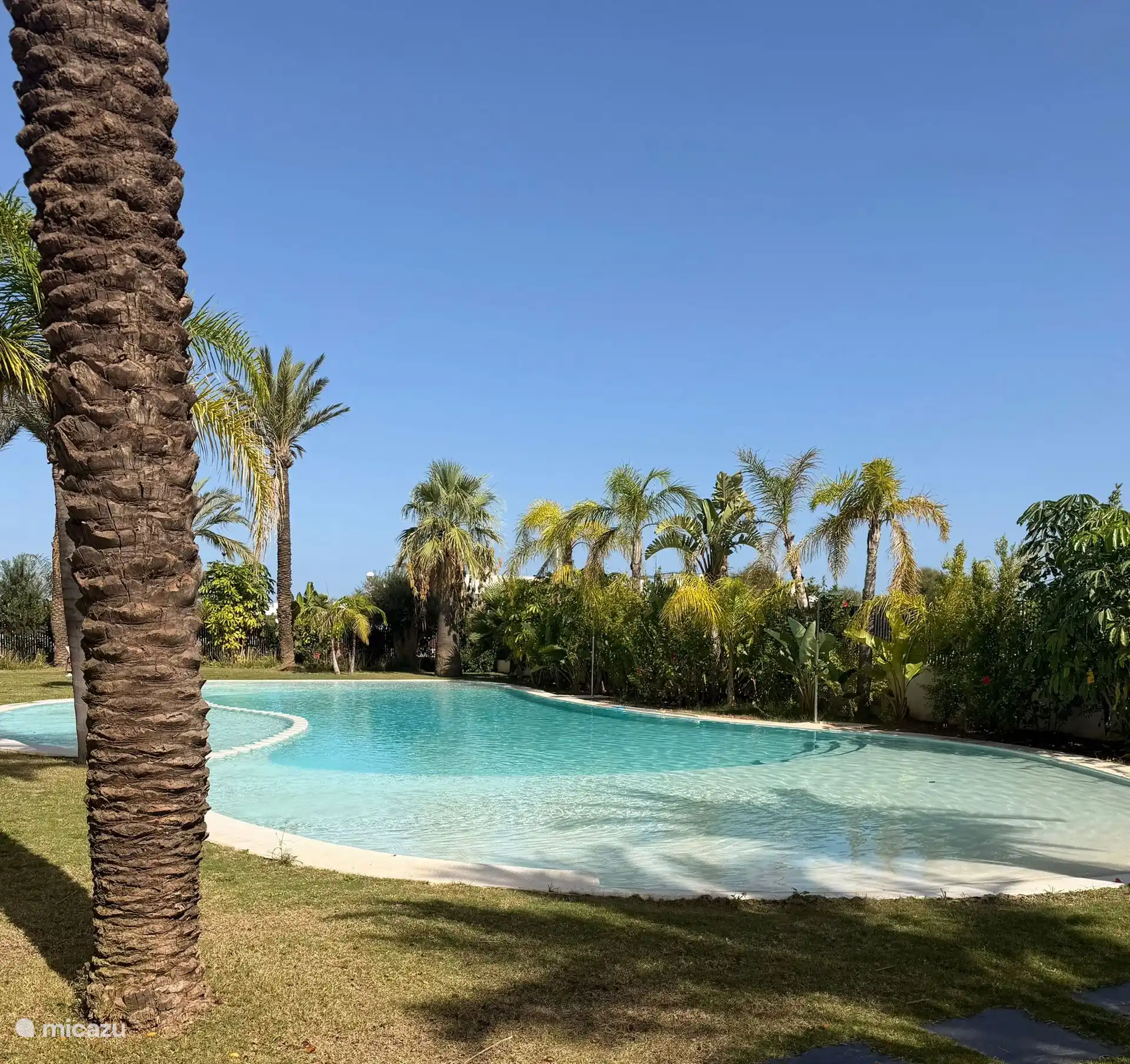 300m2 Schwimmbad mit Kinderbereich