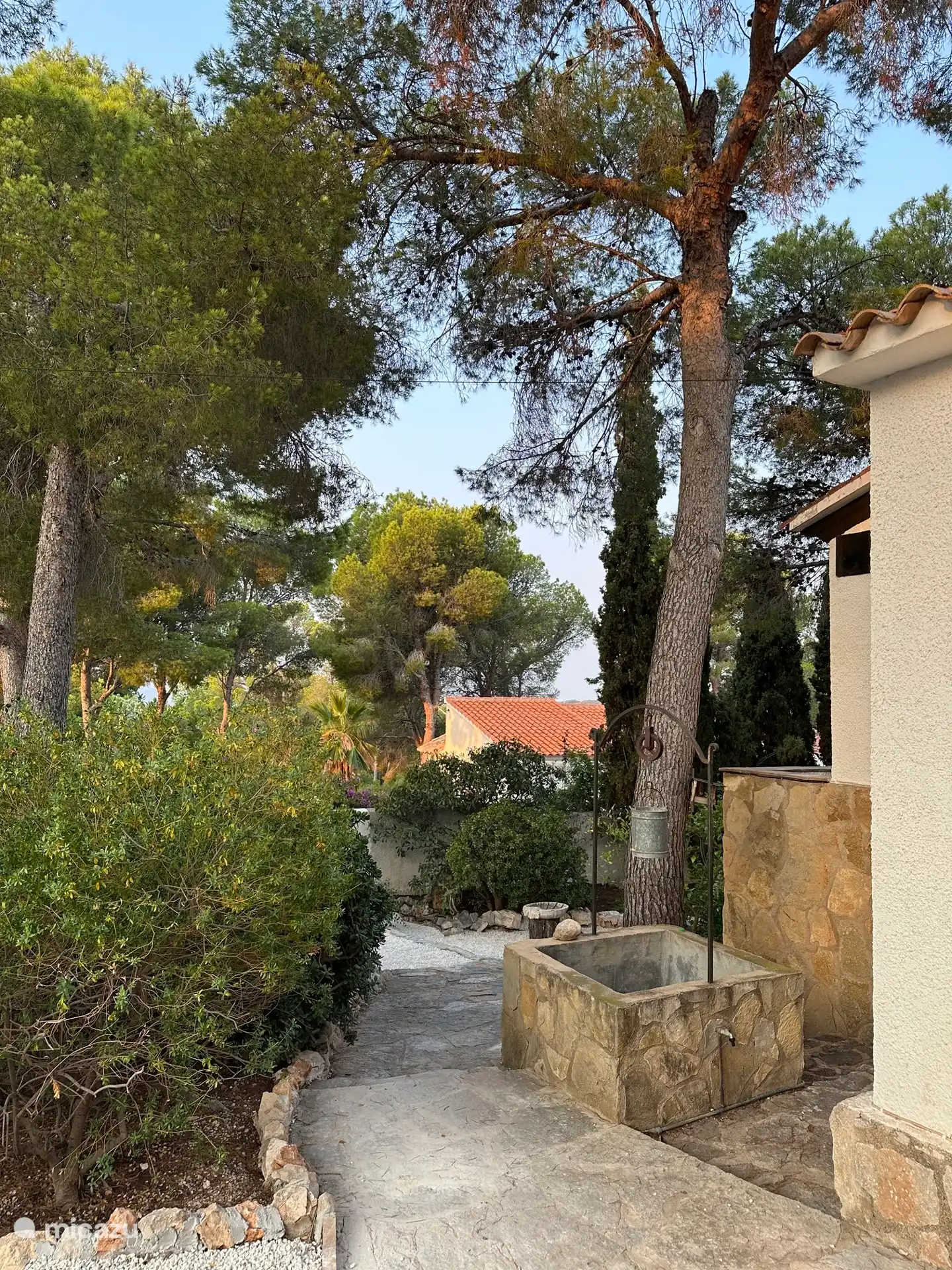 Maison devant le jardin