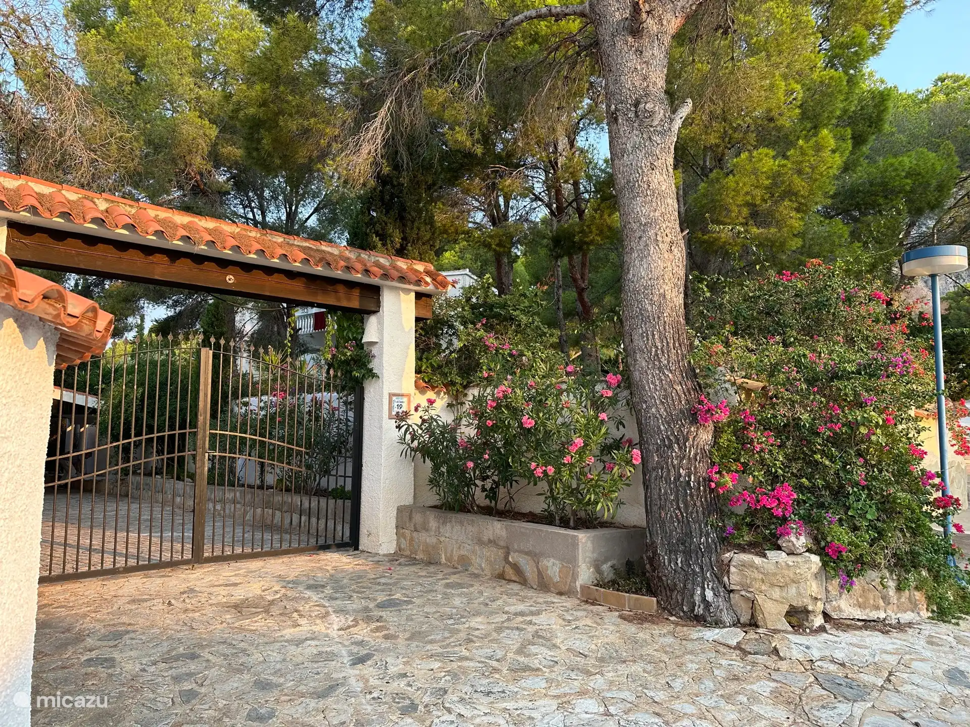 Entrée depuis la rue