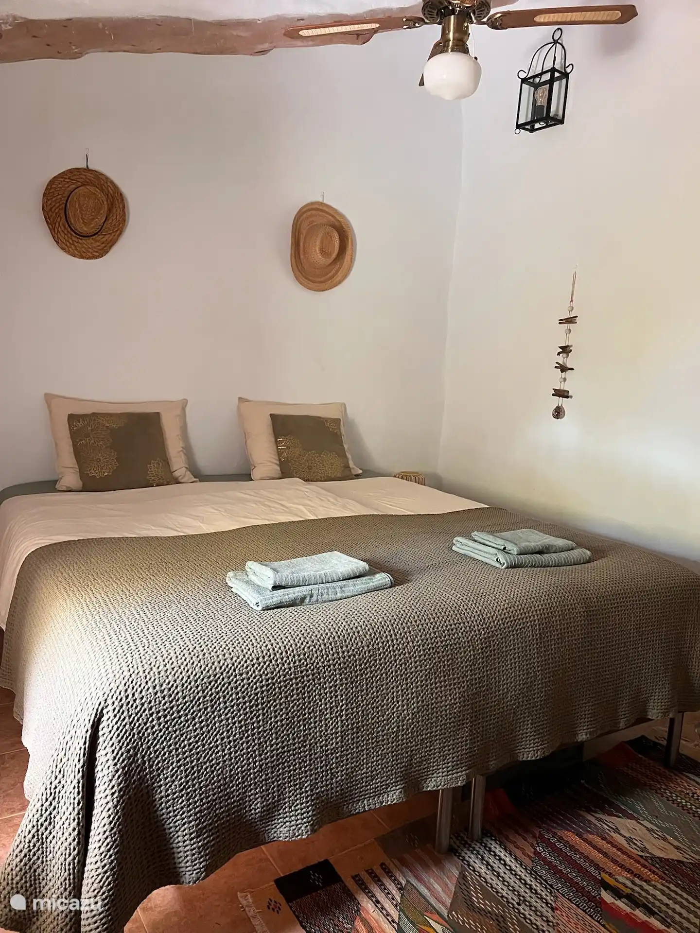 Dormitorio cama queen verde