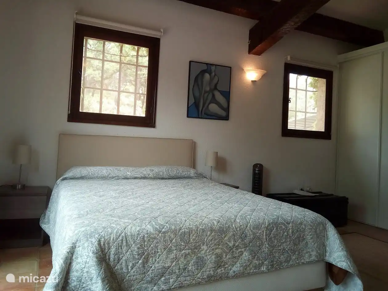 Dormitorio 3 con sofá y terraza