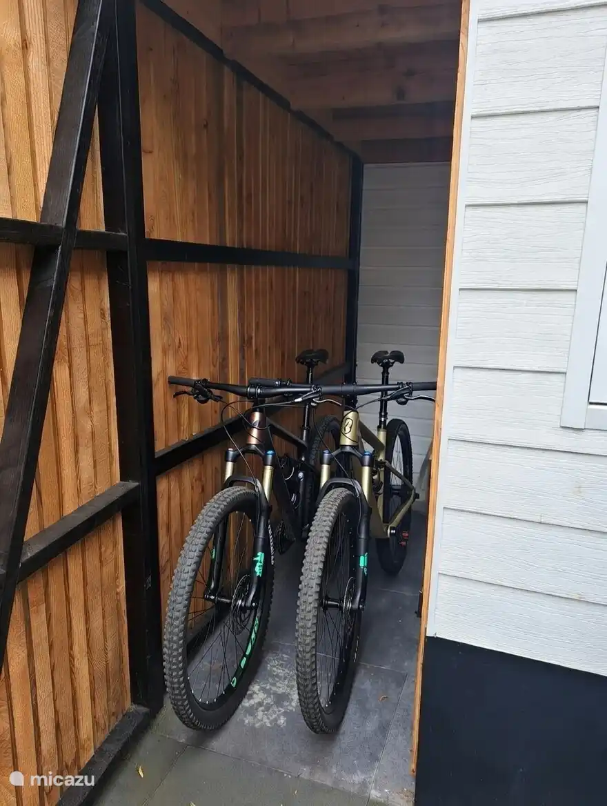 Bicycle storage for 2 bicycles and with 2 charging points