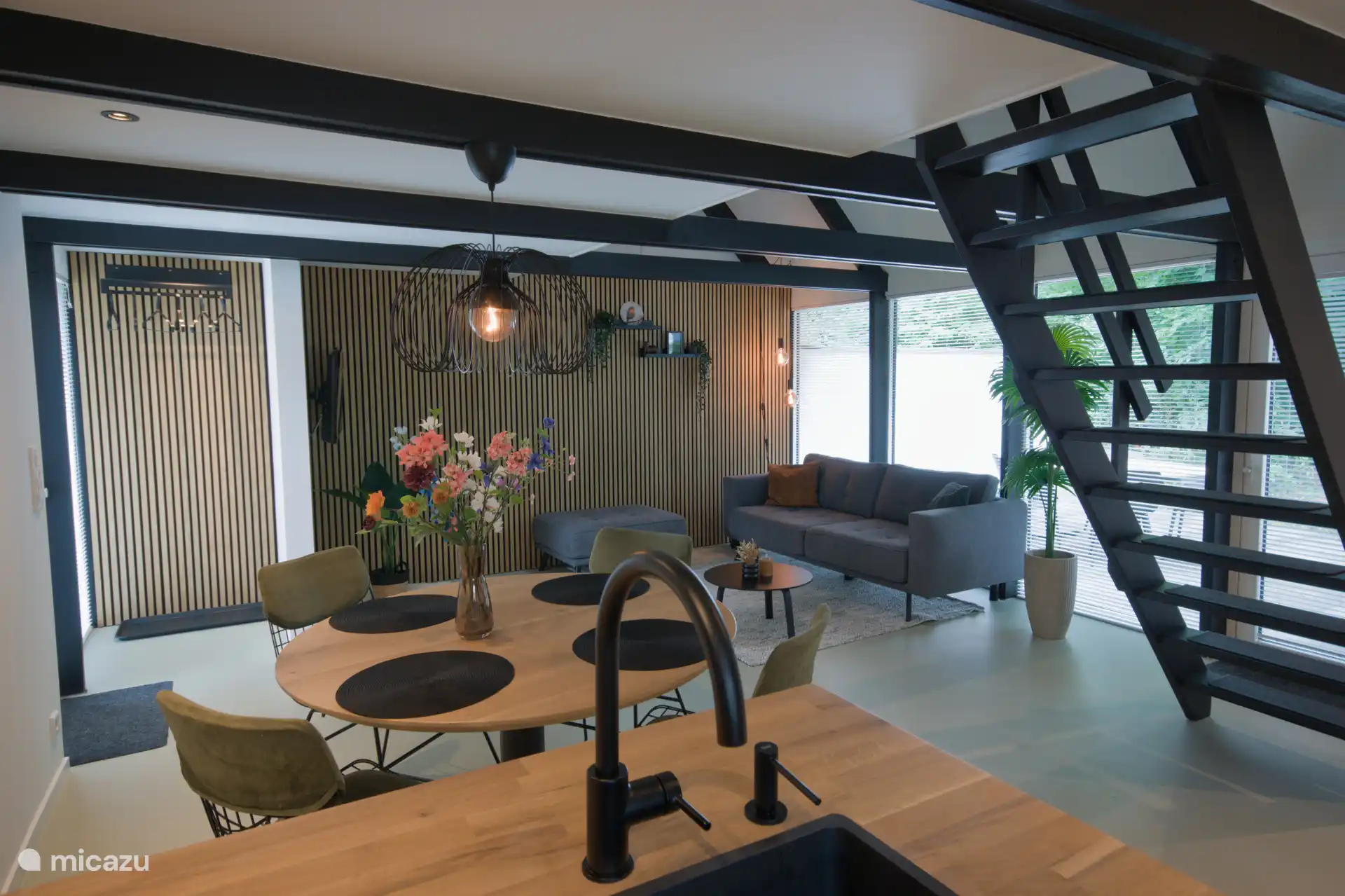 luxury living room, air conditioning, underfloor heating