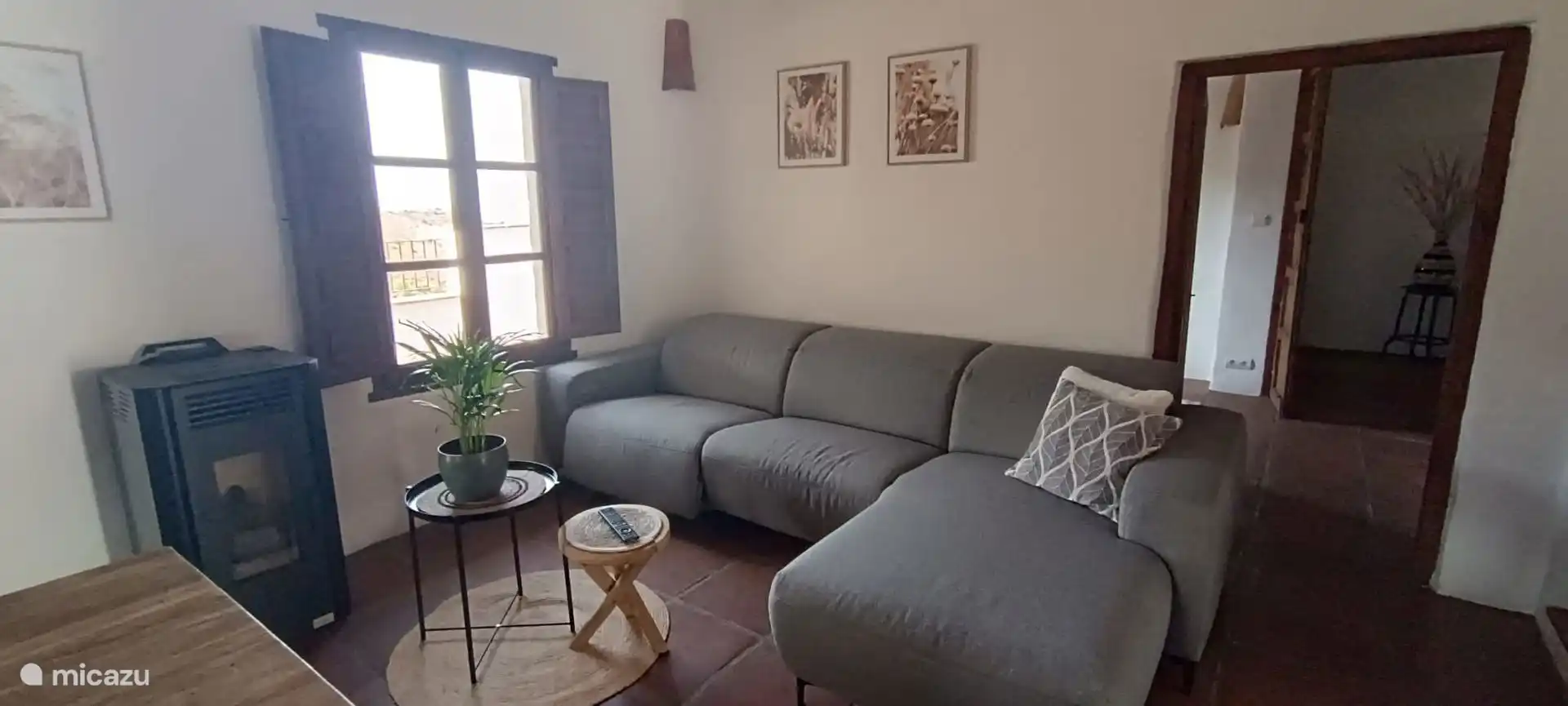 Sièges à La Higuera, y compris la cheminée en palette