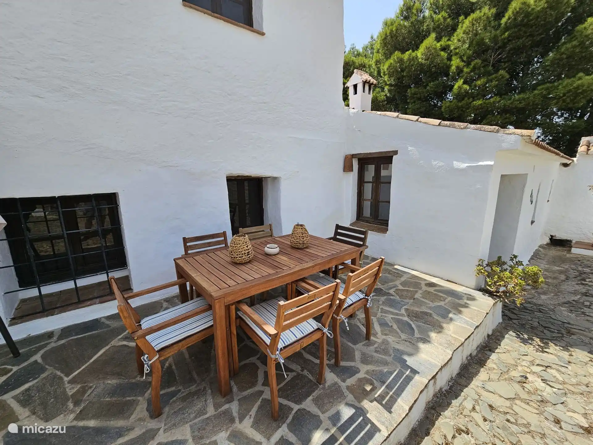 Sièges sur la terrasse d’El Almendro