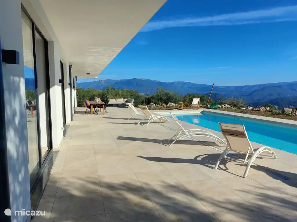 Überdachte Terrasse von 20 Metern