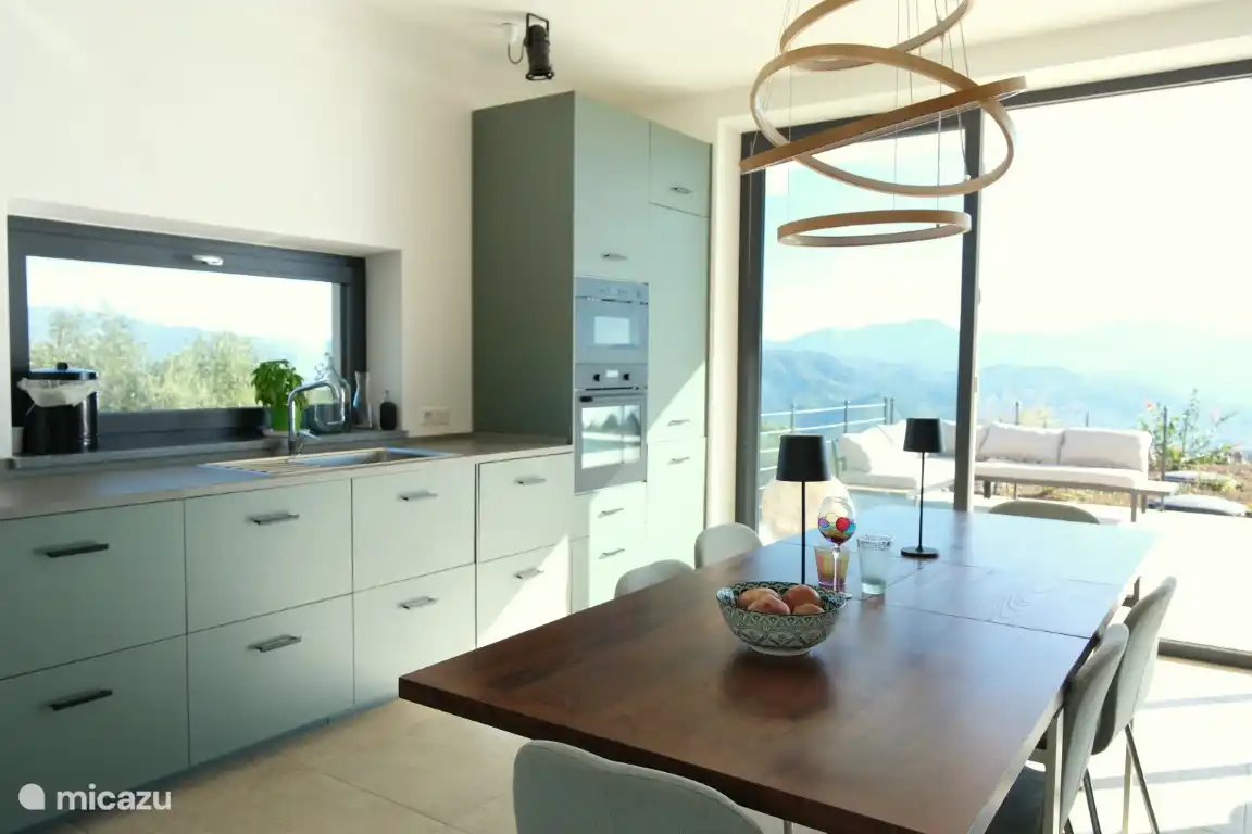 Essbereich für bis zu 8 Personen