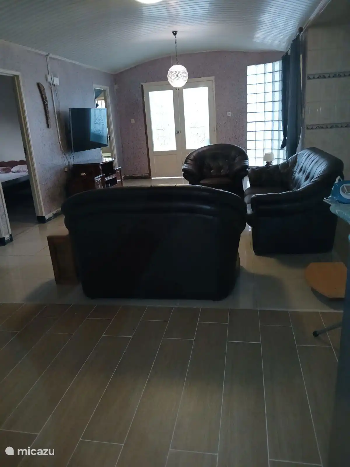 Wohnzimmer mit Flachbildfernseher