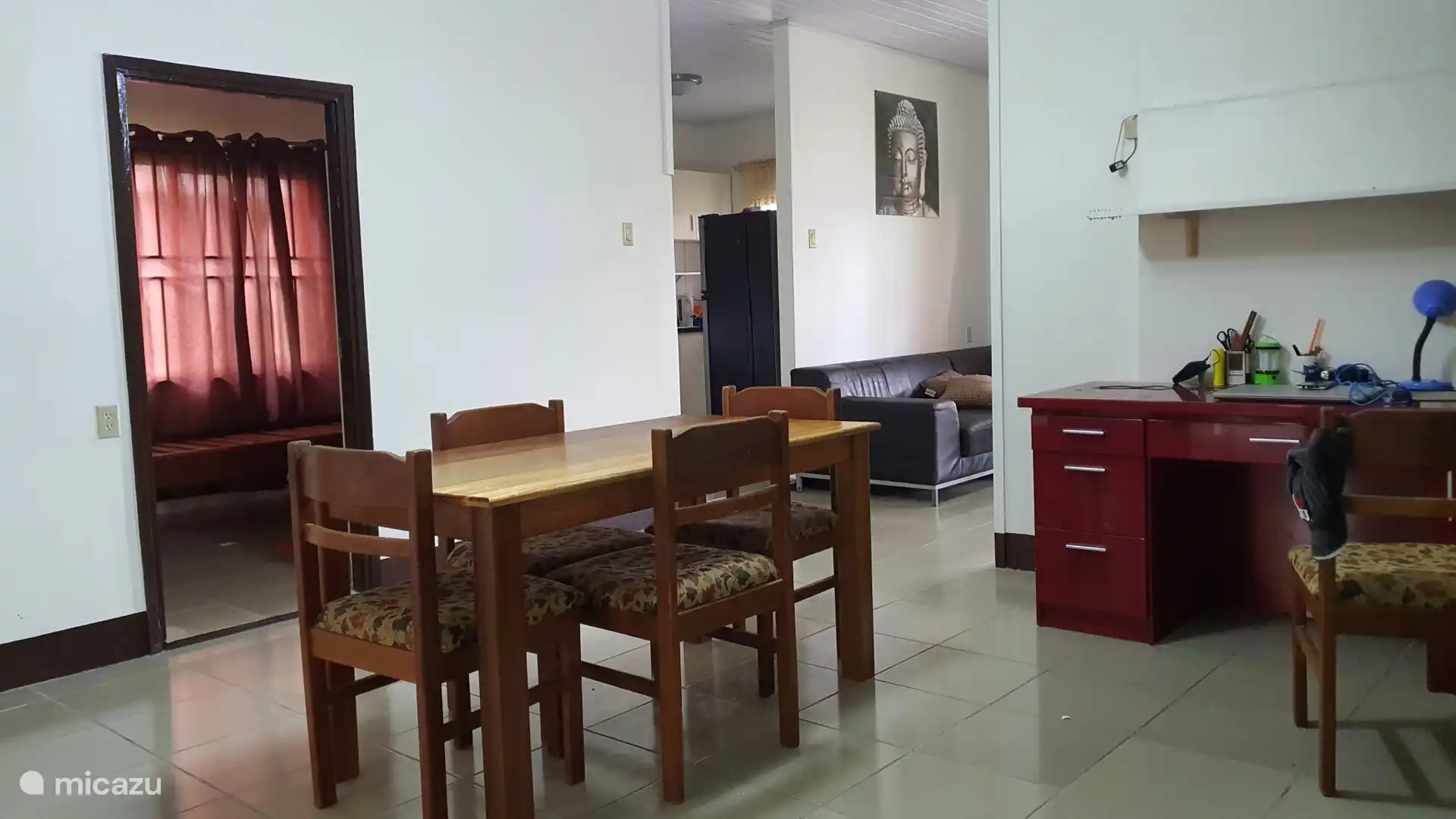 El comedor conecta todas las estancias de la casa