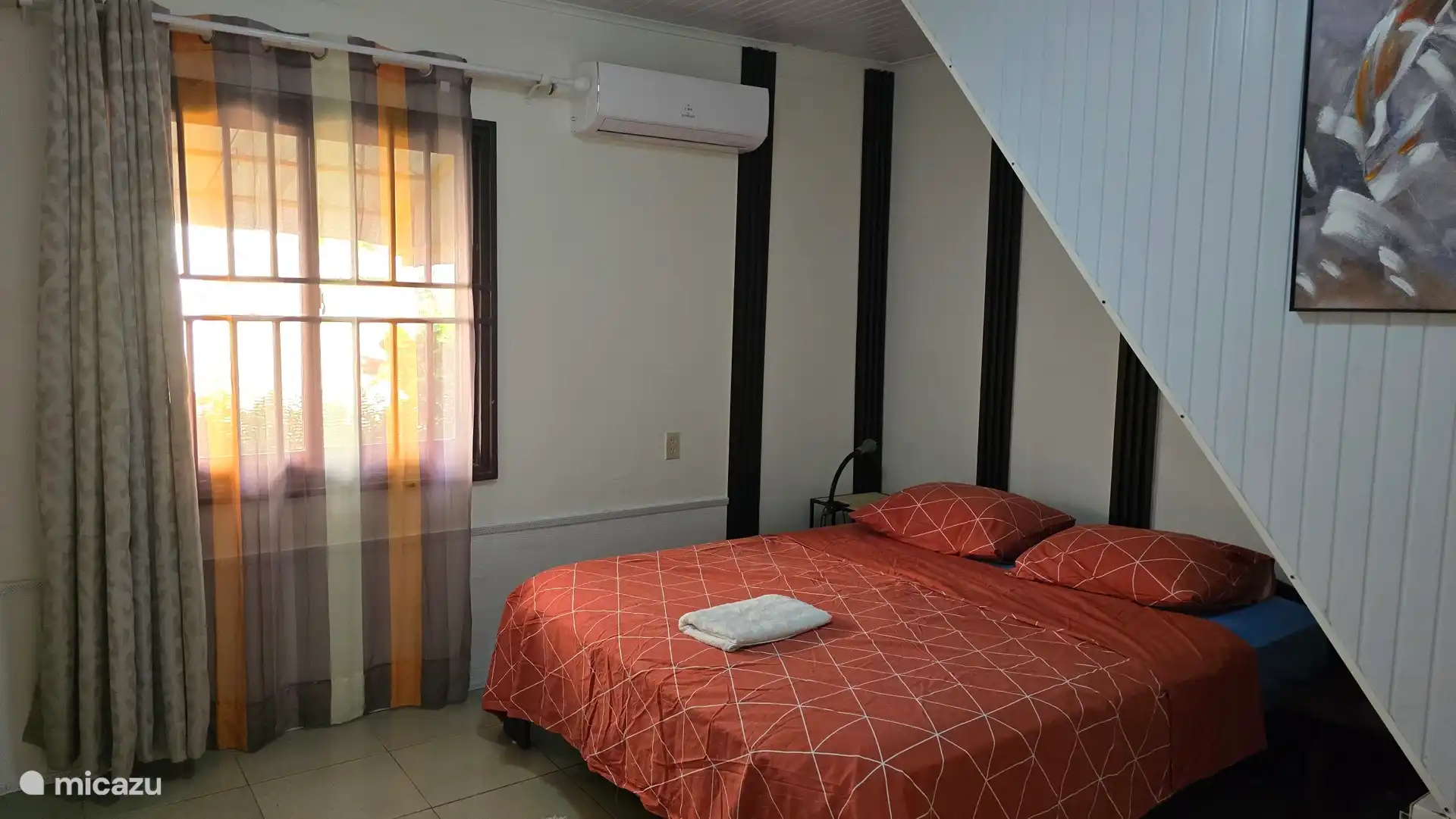 Masterbedroom met eigen bad en toilet