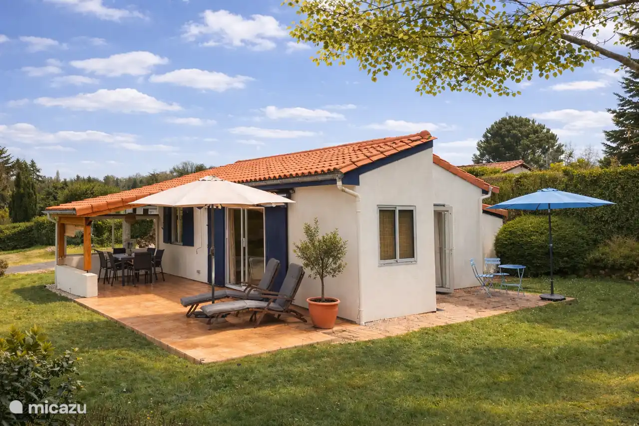 Zwemmen, Frankrijk, Charente, Écuras, bungalow Village Le Chat 121